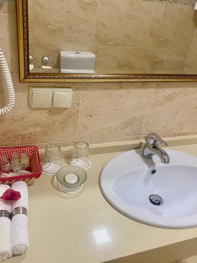 Boutique Hotel Deluxe Kamjanyi Potoki Kültér fotó