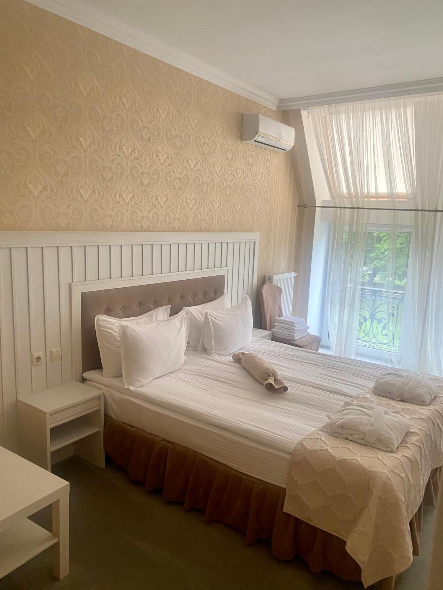 Boutique Hotel Deluxe Kamjanyi Potoki Kültér fotó