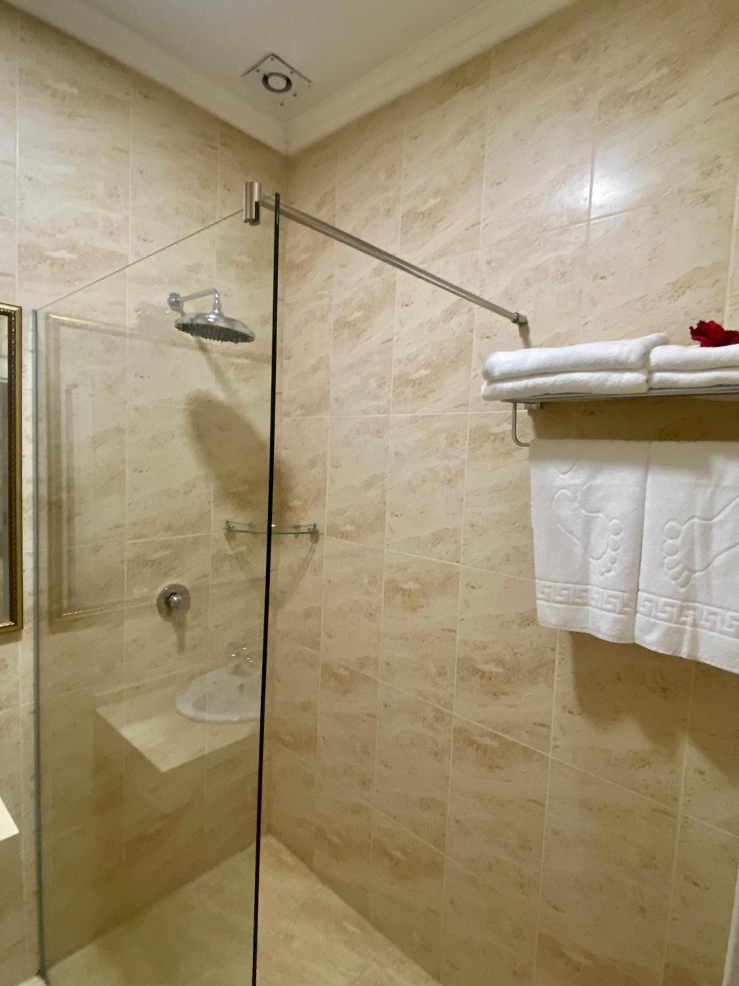 Boutique Hotel Deluxe Kamjanyi Potoki Kültér fotó