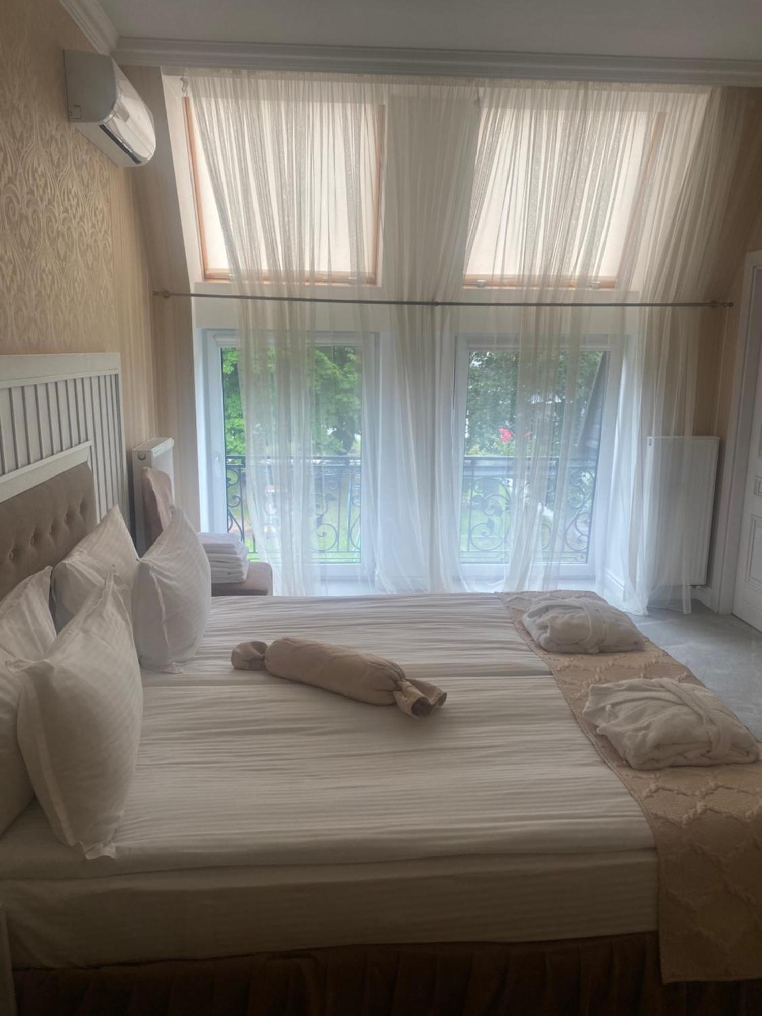 Boutique Hotel Deluxe Kamjanyi Potoki Kültér fotó